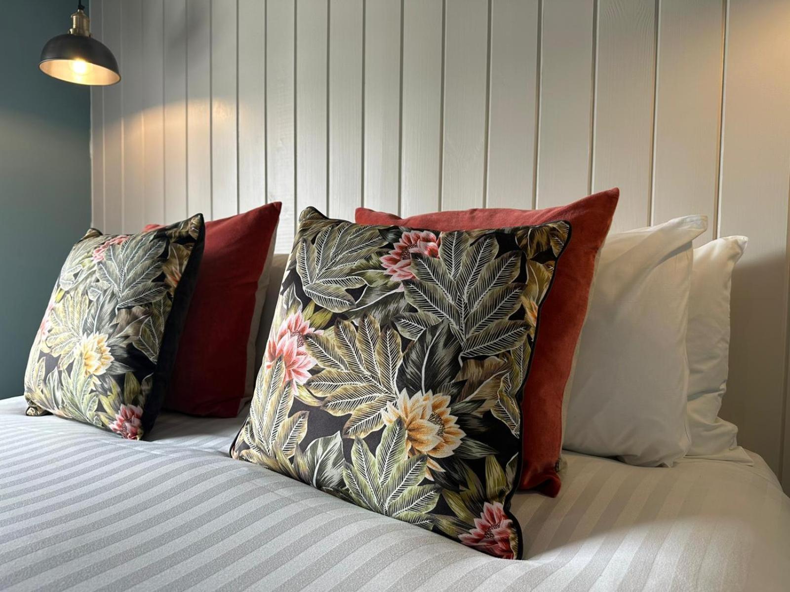 Rooms Above Sugar Boat هيلينسبورغ المظهر الخارجي الصورة
